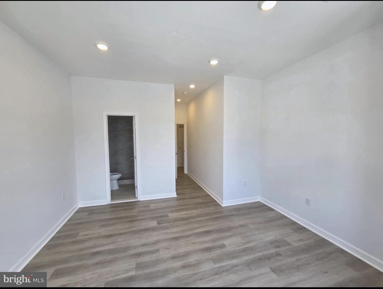 4031 Park Heights Avenue photo 9