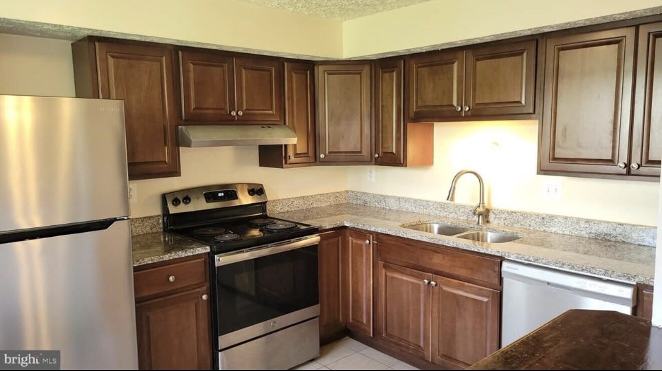 7626 Green Willow Court photo 4