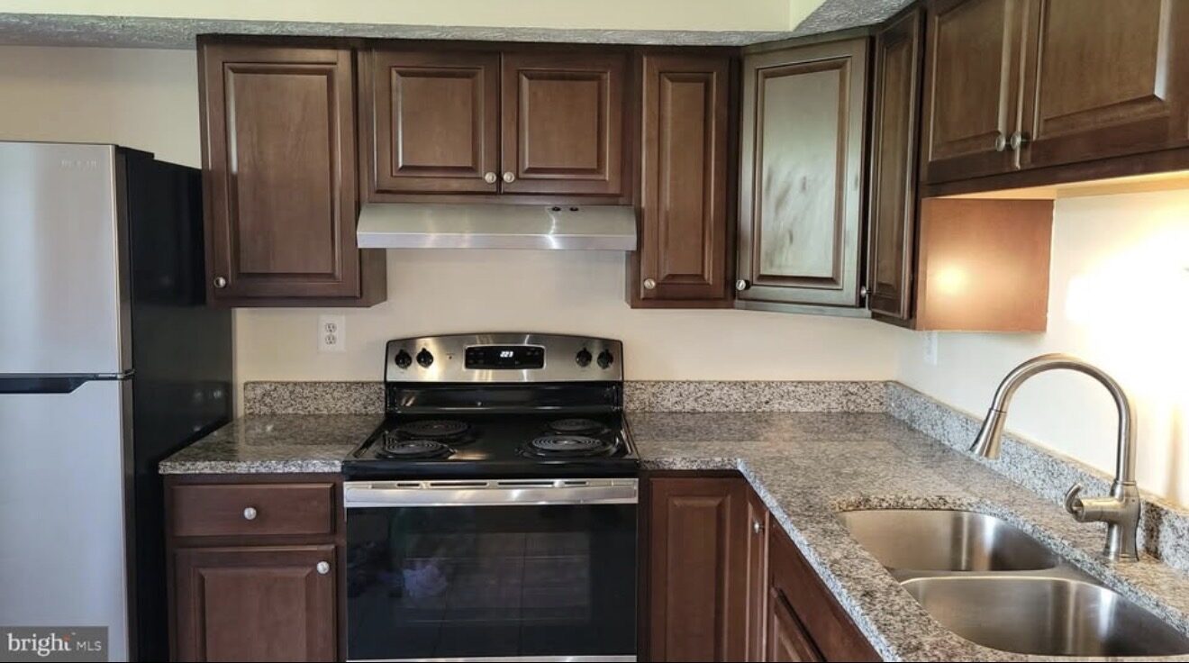 7626 Green Willow Court photo 5