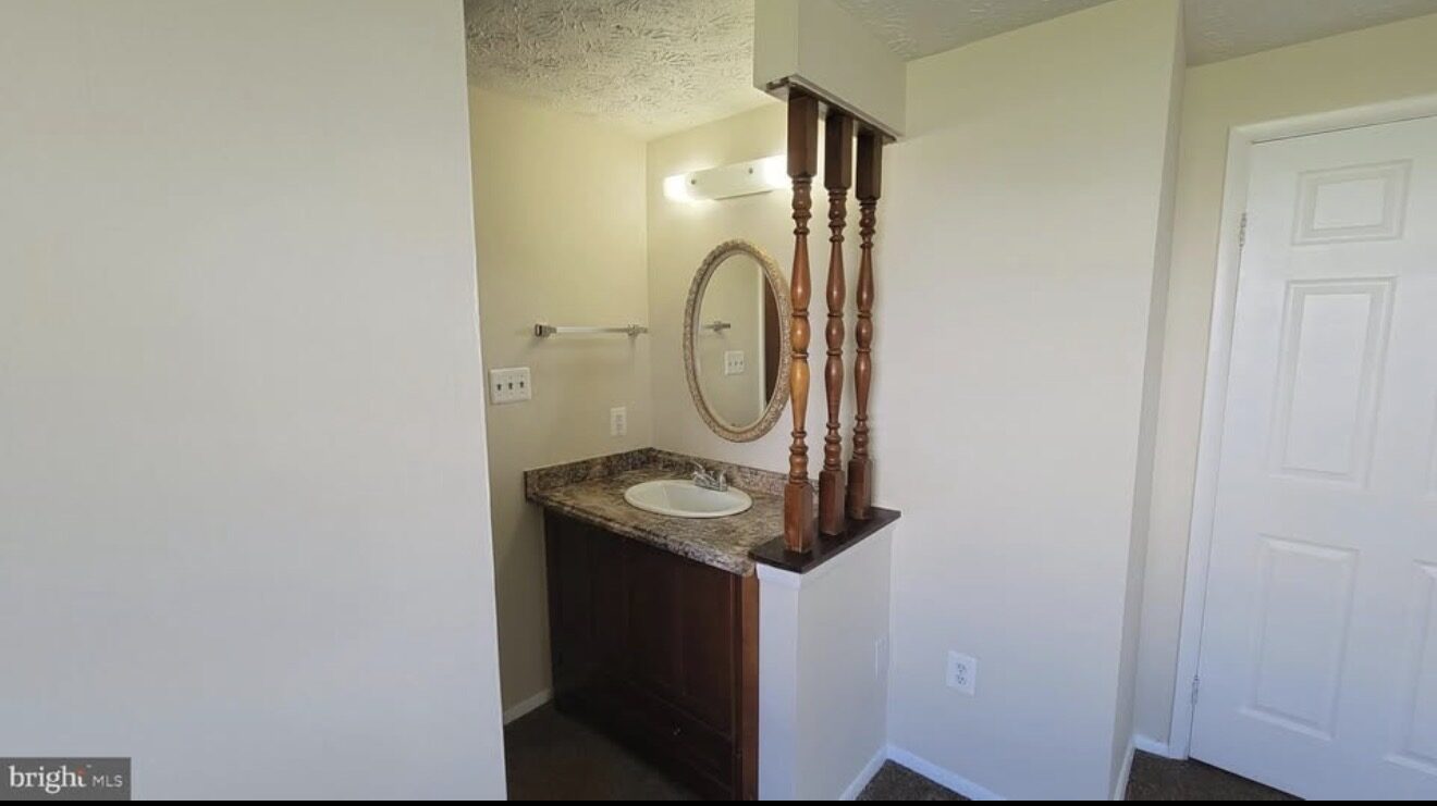 7626 Green Willow Court photo 8